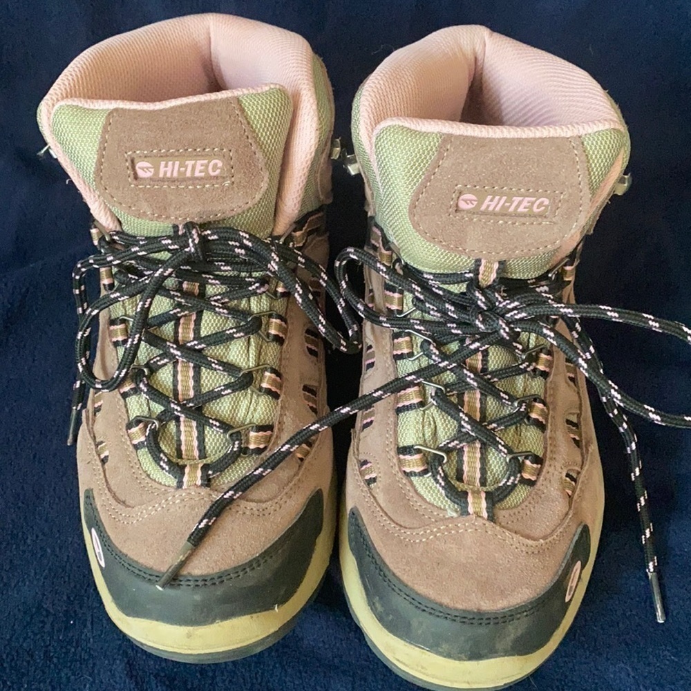 NWOT Women’s Hi-Tec Bandera Mid Waterproof Cold Weather Boot Size 7